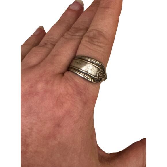 Floral Size 9 Sterling Silver Plated Spoon Ring - Picture 4 of 6